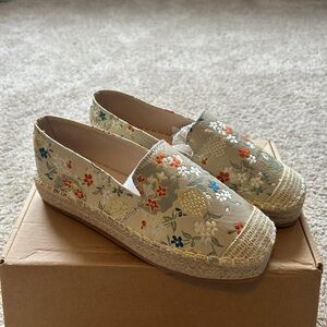 NWT Floral Embroidered Espadrille Canvas Loafers